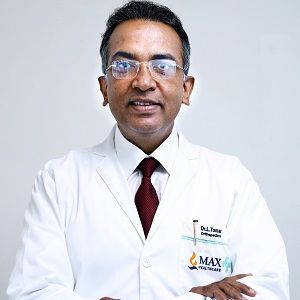 Dr L Tomar: Orthopedist in Delhi, India