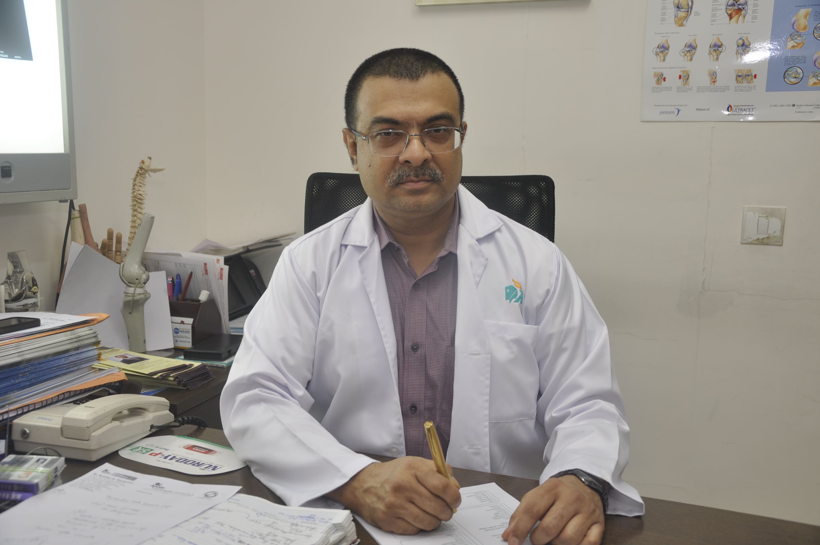 Dr Buddhadeb Chatterjee: Orthopaedic Surgeon,Orthopaedic Surgeon in West Bengal, India